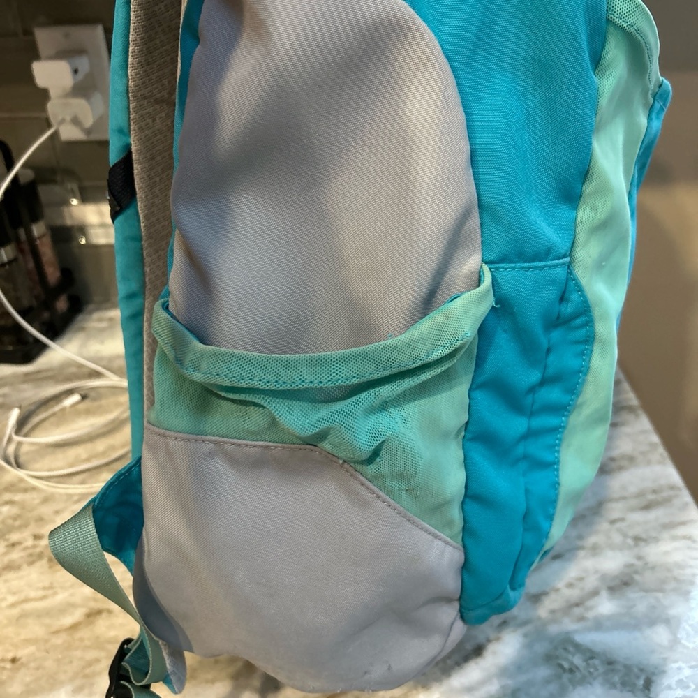 Patagonia Yerba 24L Backpack  Blue Teal Hiking Camping Unisex Padded Work School - Picture 4 of 12